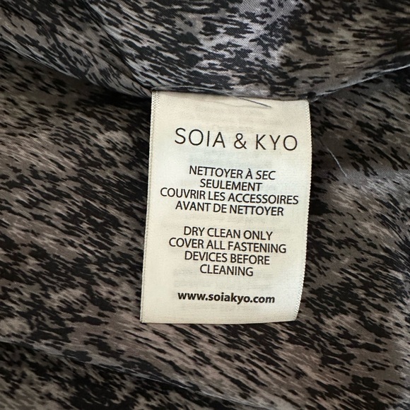 Winter coat by Soia&Kyo with convertible details. Size 4 - Picture 15 of 16